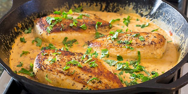 Creamy Roasted Red Pepper Chicken Skillet